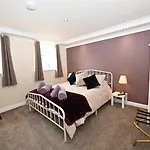 Church View 2 Large En Bedrooms With King Size Beds & Smart Tv * Richmond (North Yorkshire)