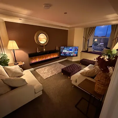 Church View 2 Large En Bedrooms With King Size Beds & Smart Tv * Richmond (North Yorkshire)