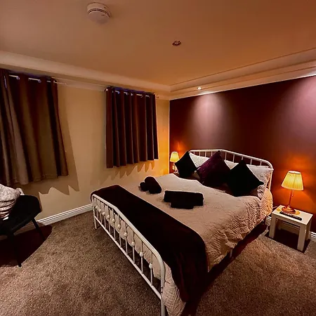 Church View 2 Large En Bedrooms With King Size Beds & Smart Tv Apartment *