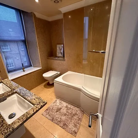 Church View 2 Large En Bedrooms With King Size Beds & Smart Tv Richmond (North Yorkshire)