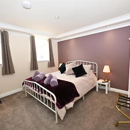 Church View - Spacious, 2 Bed Ensuite Luxury In Town Centre * 리치먼드