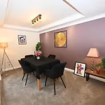 Church View 2 Large En Bedrooms With King Size Beds & Smart Tv * Richmond (North Yorkshire)