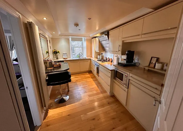 Church View 2 Large En Bedrooms With King Size Beds & Smart Tv Apartment