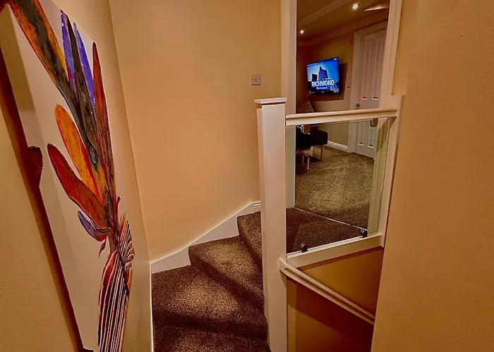 Church View 2 Large En Bedrooms With King Size Beds & Smart Tv Apartment *